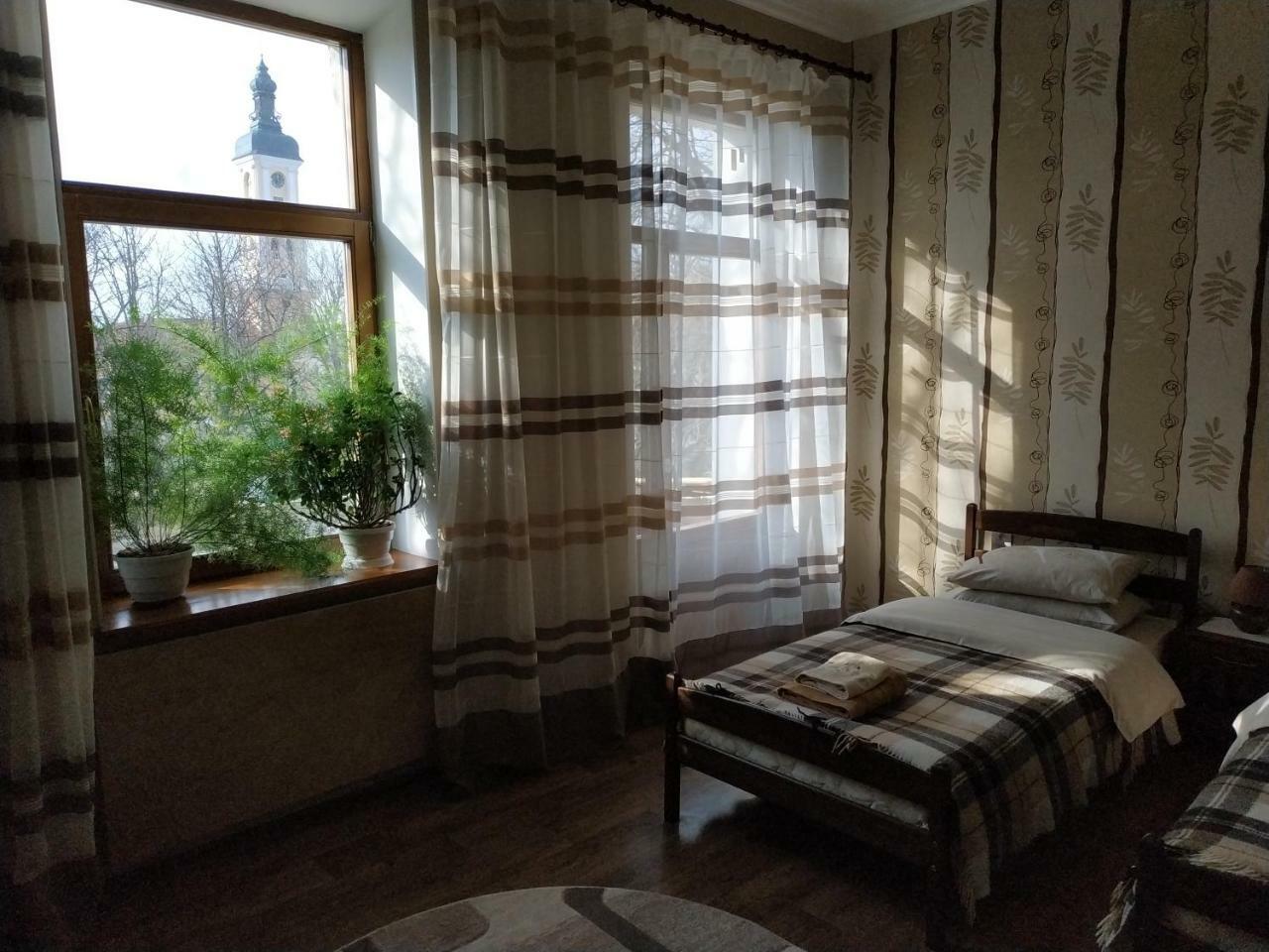 Apartment In The Center Of Old Town Kamianets-Podilsky Extérieur photo